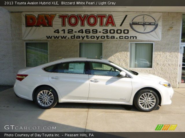 2013 Toyota Avalon Hybrid XLE in Blizzard White Pearl