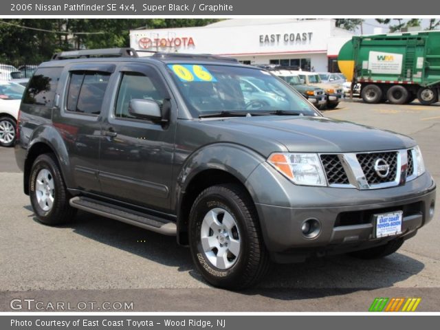 2006 Nissan Pathfinder SE 4x4 in Super Black