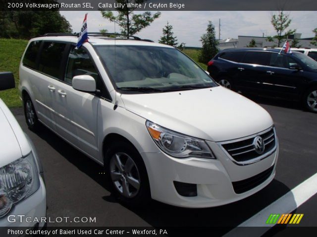 2009 Volkswagen Routan SEL in Calla Lilly White