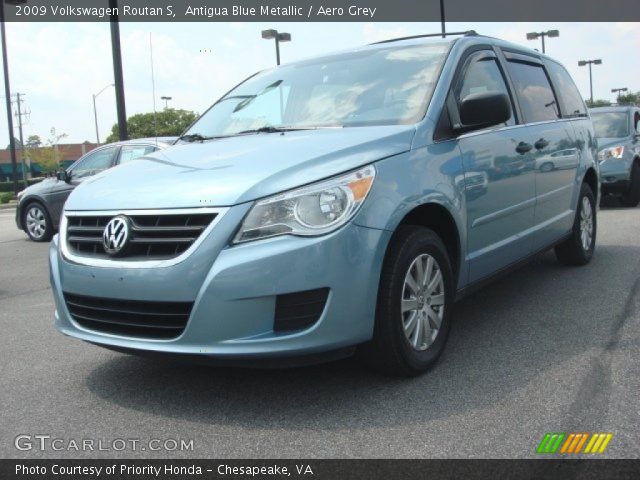 2009 Volkswagen Routan S in Antigua Blue Metallic