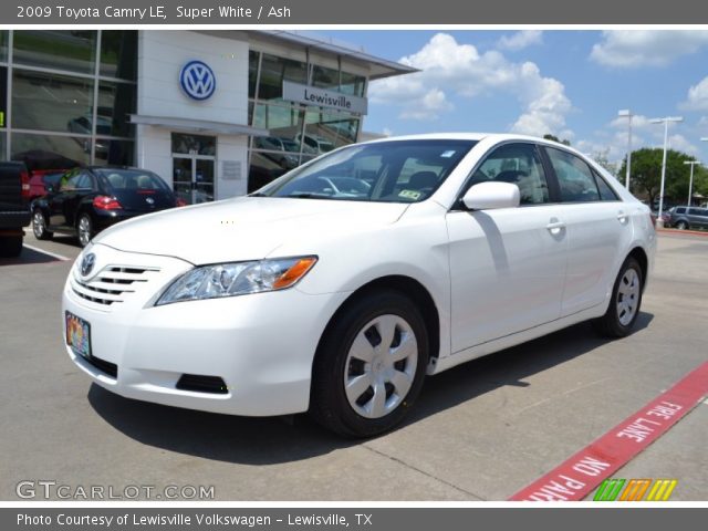 2009 Toyota Camry LE in Super White