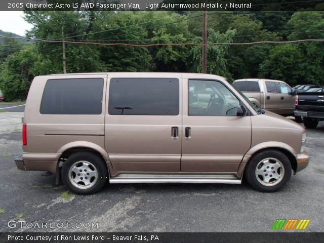 2005 Chevrolet Astro LS AWD Passenger Van in Light Autumnwood Metallic