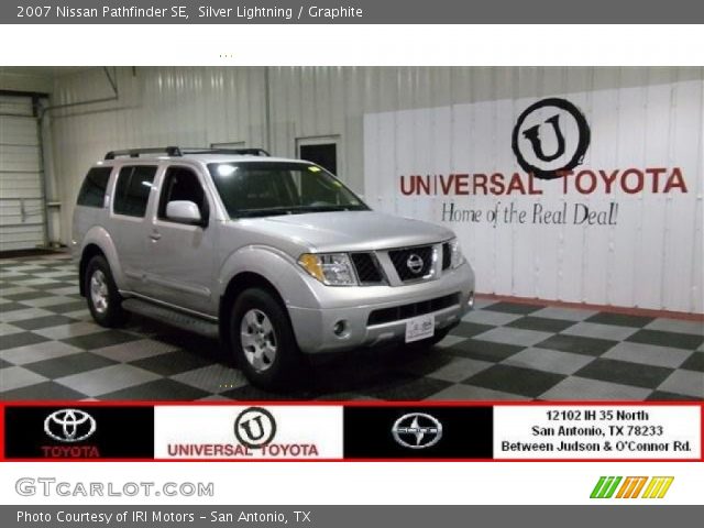 2007 Nissan Pathfinder SE in Silver Lightning