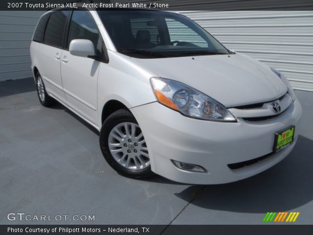 2007 Toyota Sienna XLE in Arctic Frost Pearl White