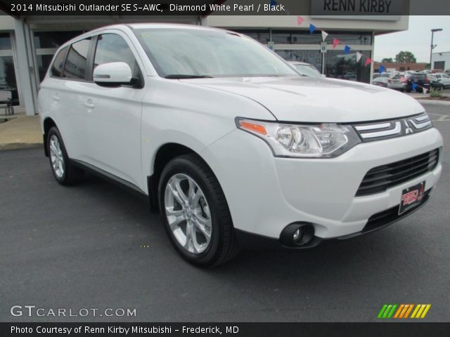 2014 Mitsubishi Outlander SE S-AWC in Diamond White Pearl