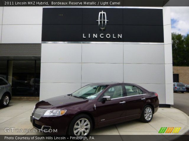 2011 Lincoln MKZ Hybrid in Bordeaux Reserve Metallic