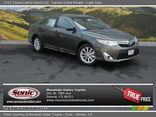 2013 Toyota Camry Hybrid XLE in Cypress Green Metallic
