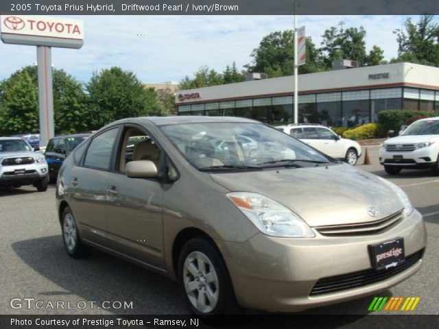 2005 Toyota Prius Hybrid in Driftwood Pearl