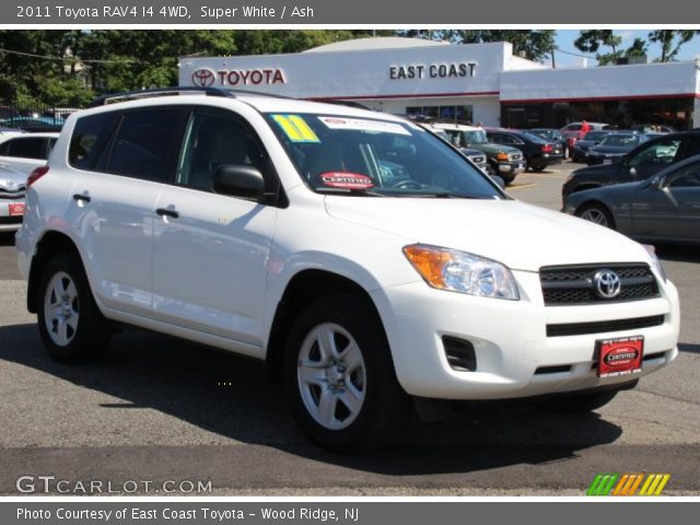 2011 Toyota RAV4 I4 4WD in Super White