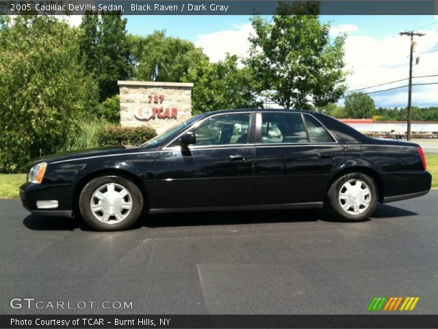 2005 Cadillac DeVille Sedan in Black Raven