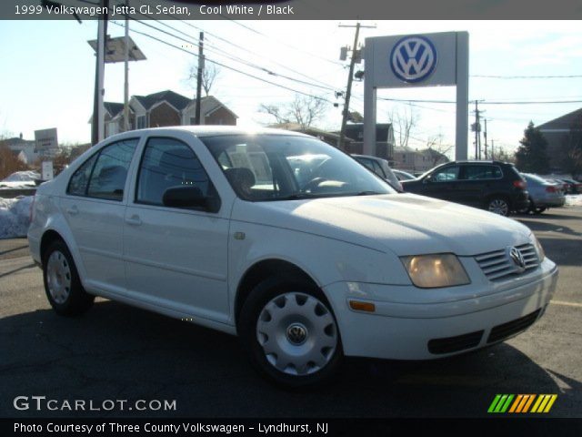 1999 Volkswagen Jetta GL Sedan in Cool White