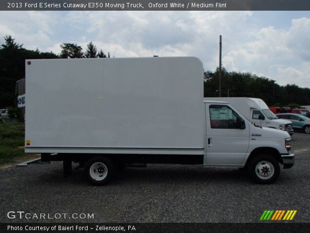 2013 Ford E Series Cutaway E350 Moving Truck in Oxford White