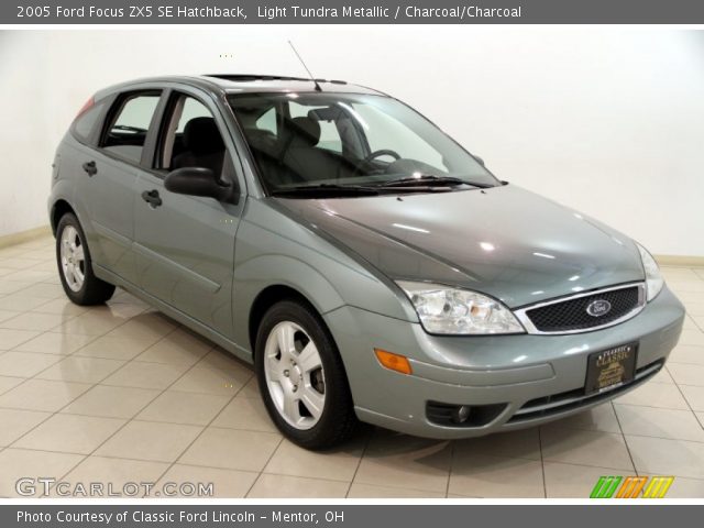 2005 Ford Focus ZX5 SE Hatchback in Light Tundra Metallic
