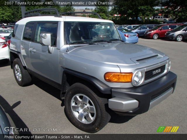 2007 Toyota FJ Cruiser 4WD in Titanium Metallic