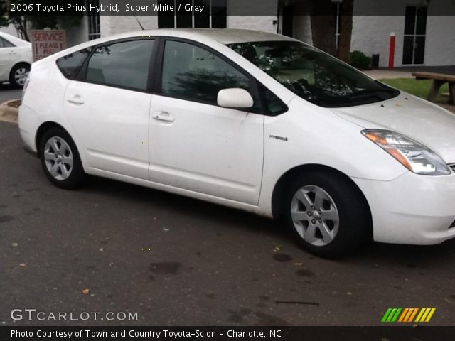 2006 Toyota Prius Hybrid in Super White