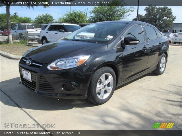 2014 Ford Focus SE Sedan in Tuxedo Black
