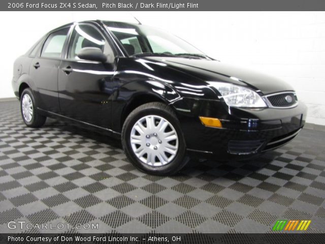 2006 Ford Focus ZX4 S Sedan in Pitch Black