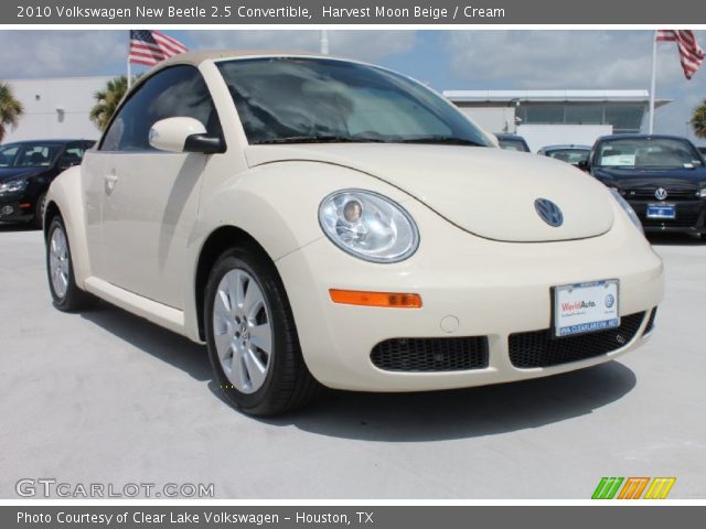 2010 Volkswagen New Beetle 2.5 Convertible in Harvest Moon Beige