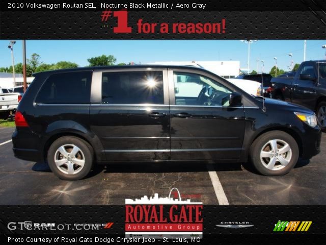 2010 Volkswagen Routan SEL in Nocturne Black Metallic