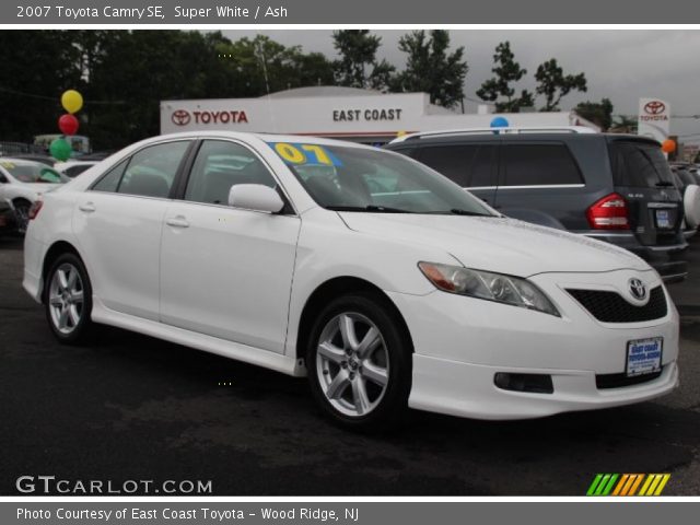 2007 Toyota Camry SE in Super White