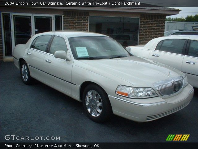 2004 Lincoln Town Car Ultimate in Ceramic White Tri-Coat