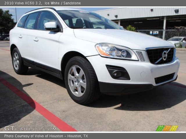 2010 Volvo XC60 3.2 in Ice White