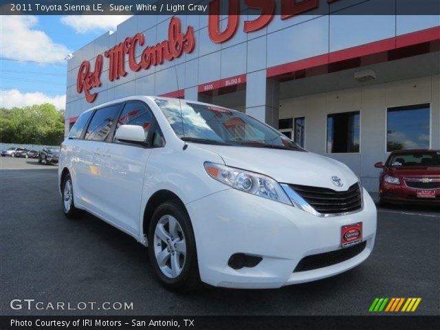 2011 Toyota Sienna LE in Super White
