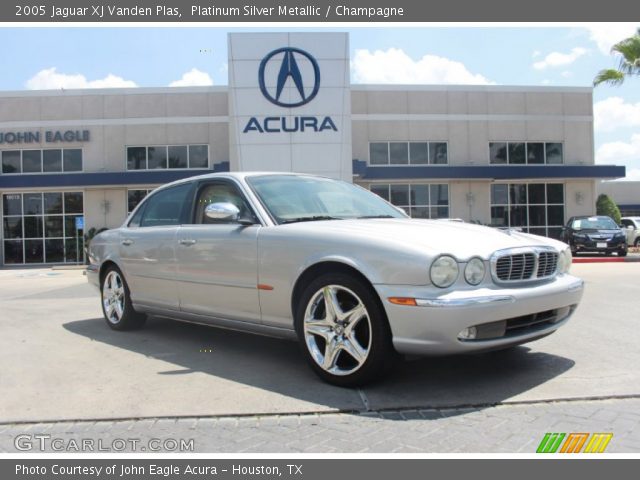 2005 Jaguar XJ Vanden Plas in Platinum Silver Metallic