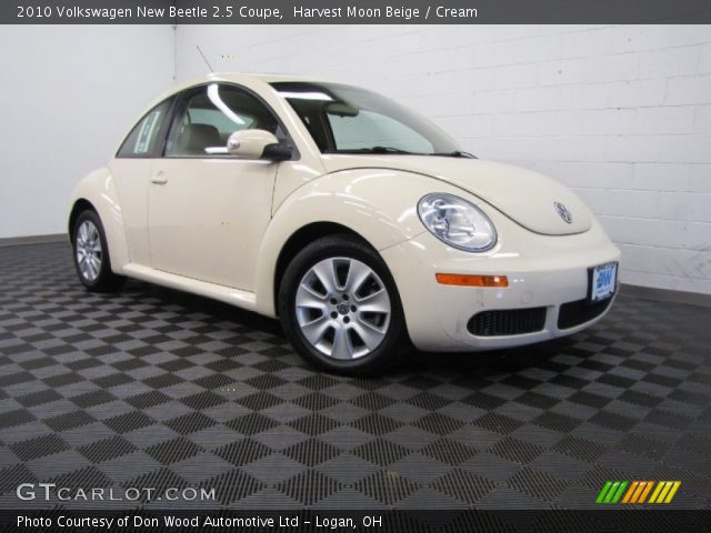 2010 Volkswagen New Beetle 2.5 Coupe in Harvest Moon Beige