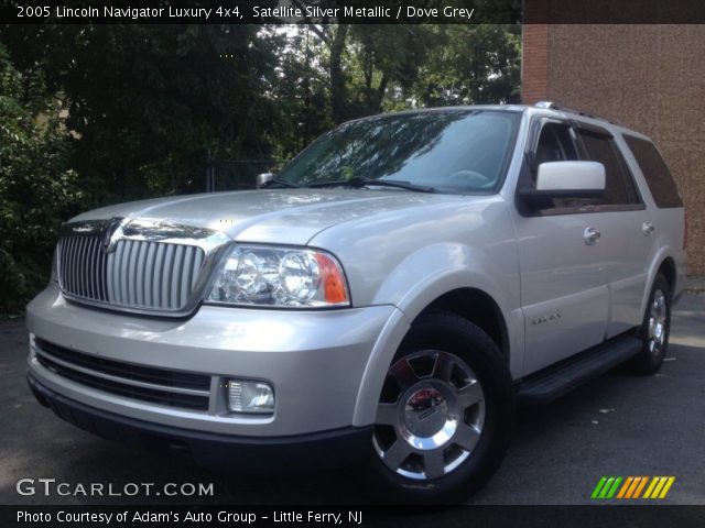 2005 Lincoln Navigator Luxury 4x4 in Satellite Silver Metallic