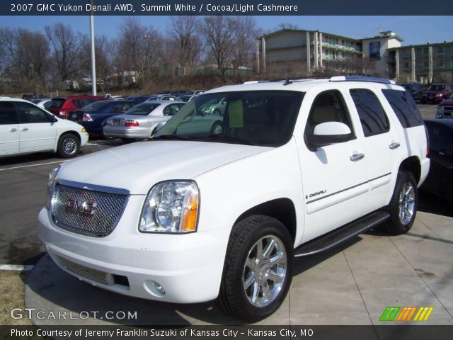 2007 GMC Yukon Denali AWD in Summit White