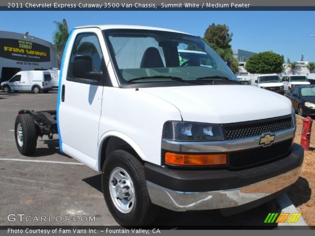 2011 Chevrolet Express Cutaway 3500 Van Chassis in Summit White