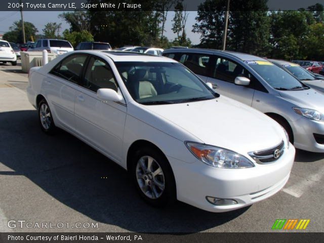 2004 Toyota Camry LE in Super White