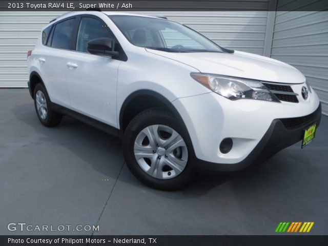 2013 Toyota RAV4 LE in Super White