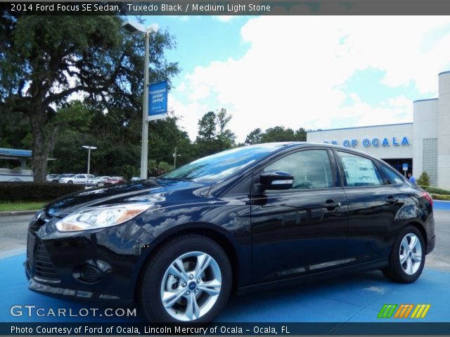 2014 Ford Focus SE Sedan in Tuxedo Black