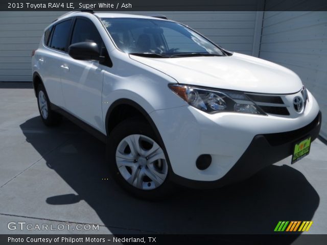 2013 Toyota RAV4 LE in Super White