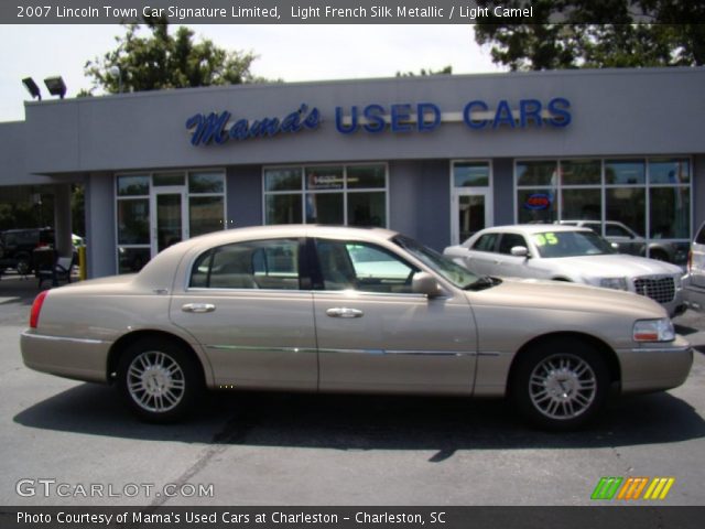2007 Lincoln Town Car Signature Limited in Light French Silk Metallic