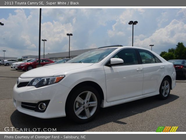 2013 Toyota Camry SE in Super White