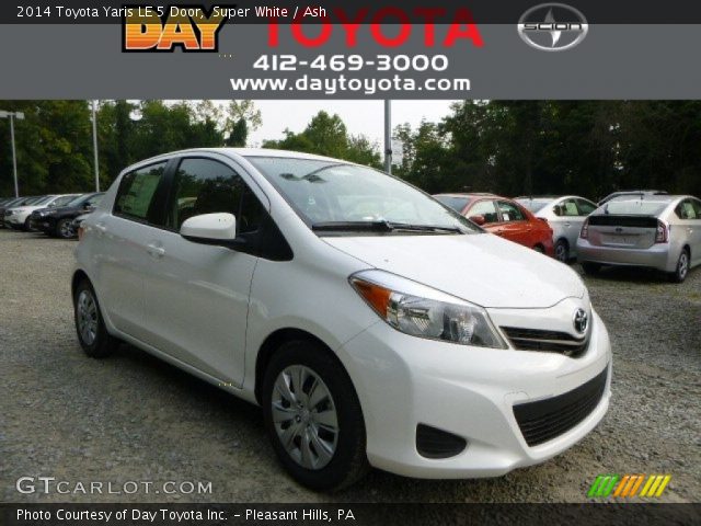 2014 Toyota Yaris LE 5 Door in Super White