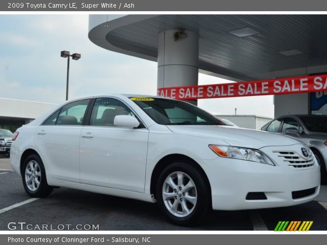 2009 Toyota Camry LE in Super White