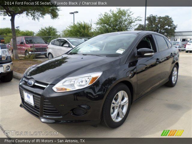 2014 Ford Focus SE Sedan in Tuxedo Black