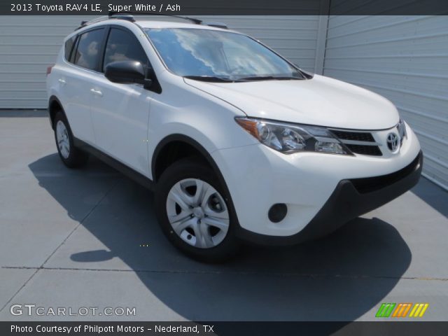 2013 Toyota RAV4 LE in Super White