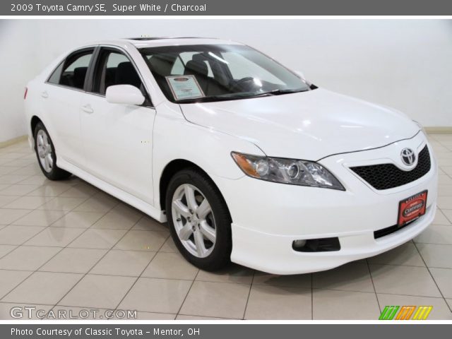 2009 Toyota Camry SE in Super White
