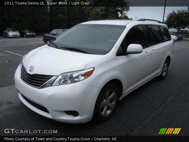 2011 Toyota Sienna LE in Super White