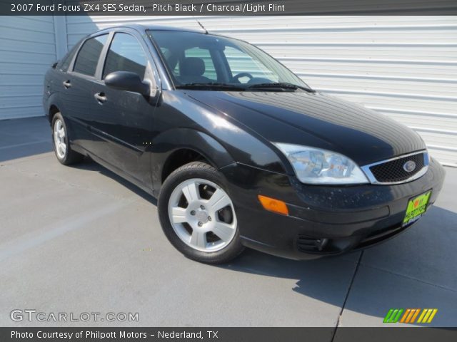 2007 Ford Focus ZX4 SES Sedan in Pitch Black