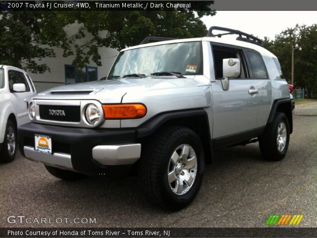 2007 Toyota FJ Cruiser 4WD in Titanium Metallic