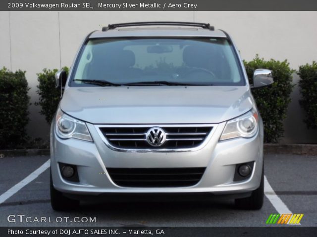 2009 Volkswagen Routan SEL in Mercury Sliver Metallic