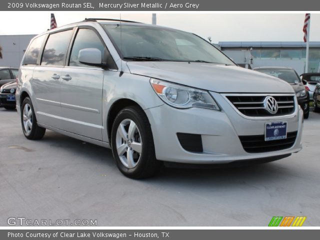 2009 Volkswagen Routan SEL in Mercury Sliver Metallic