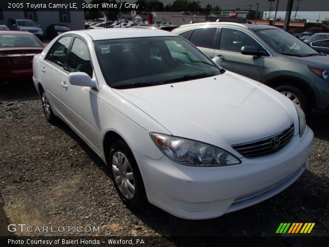 2005 Toyota Camry LE in Super White