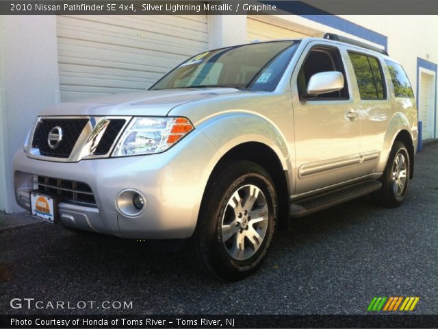 2010 Nissan Pathfinder SE 4x4 in Silver Lightning Metallic